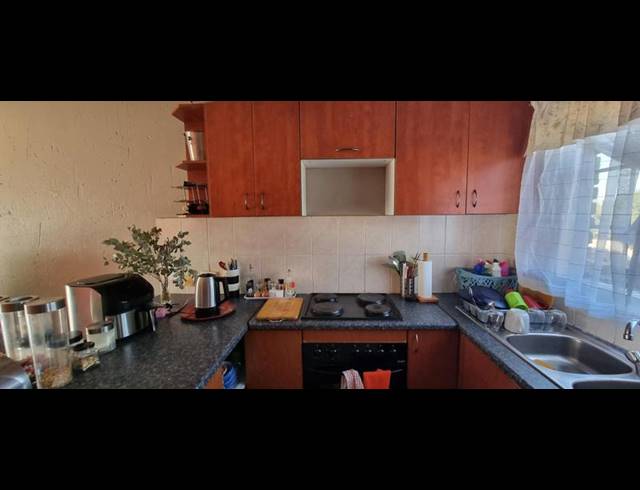 2 BEDROOM APARTMENT FOR SALE IN HEUWELSIG ESTATE